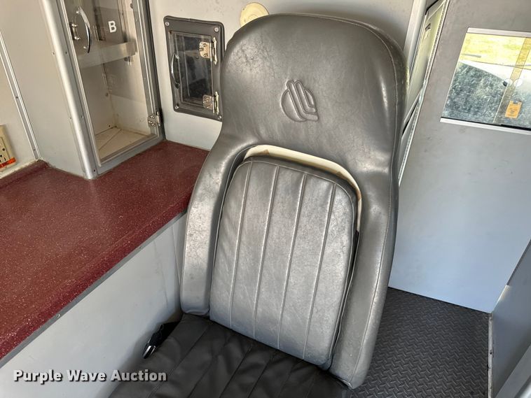 image for item OF9985 2006 Ford  E450 Super Duty ambulance