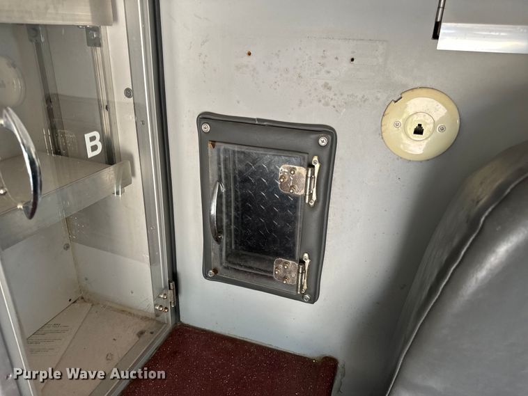 image for item OF9985 2006 Ford  E450 Super Duty ambulance