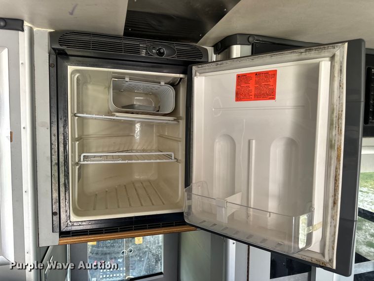 image for item OF9985 2006 Ford  E450 Super Duty ambulance