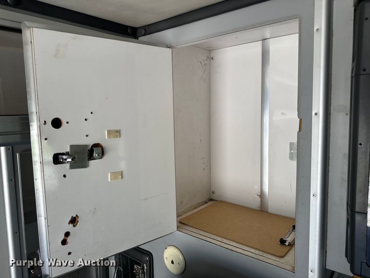 image for item OF9985 2006 Ford  E450 Super Duty ambulance