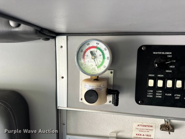 image for item OF9985 2006 Ford  E450 Super Duty ambulance