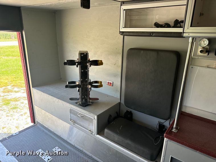 image for item OF9985 2006 Ford  E450 Super Duty ambulance