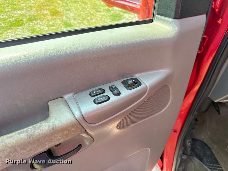 image for item OF9985 2006 Ford  E450 Super Duty ambulance