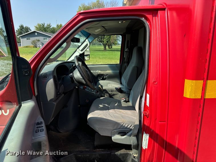 image for item OF9985 2006 Ford  E450 Super Duty ambulance
