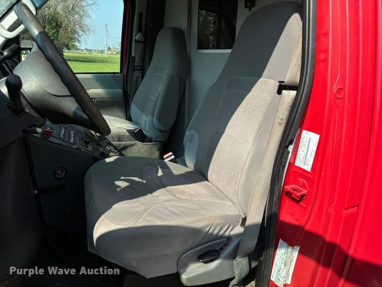 image for item OF9985 2006 Ford  E450 Super Duty ambulance