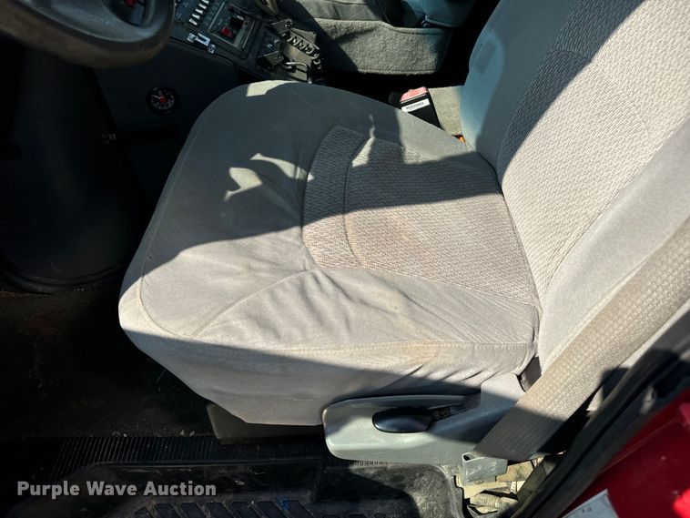 image for item OF9985 2006 Ford  E450 Super Duty ambulance