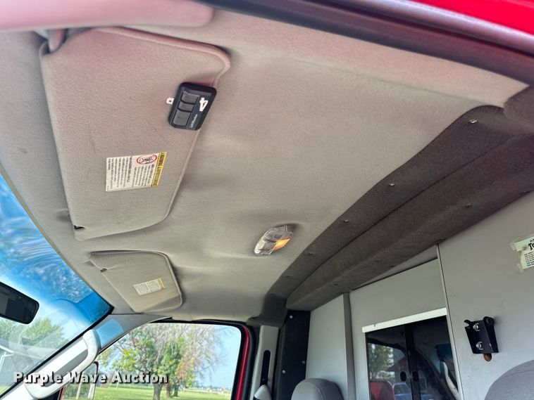 image for item OF9985 2006 Ford  E450 Super Duty ambulance