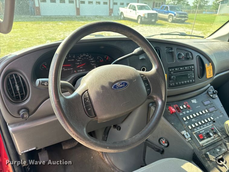 image for item OF9985 2006 Ford  E450 Super Duty ambulance