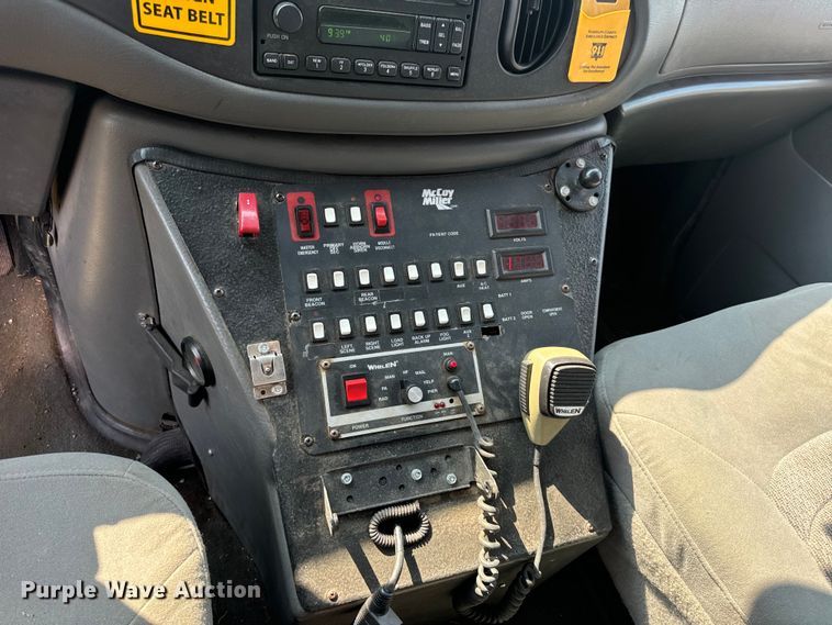 image for item OF9985 2006 Ford  E450 Super Duty ambulance