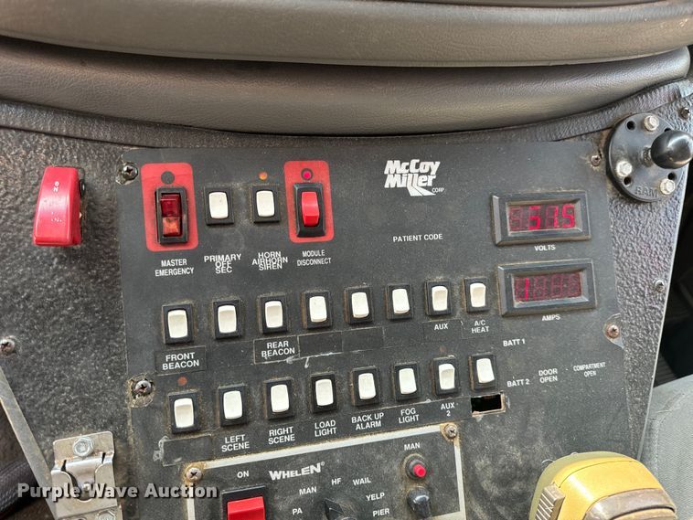 image for item OF9985 2006 Ford  E450 Super Duty ambulance