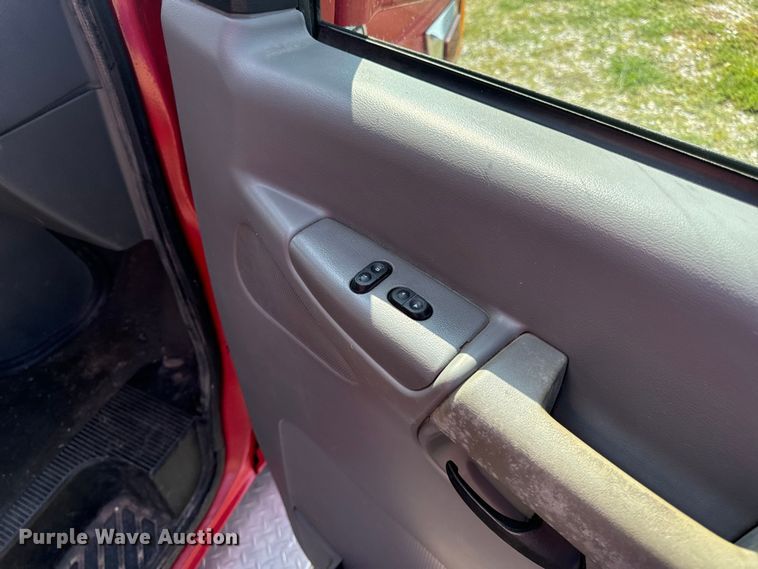 image for item OF9985 2006 Ford  E450 Super Duty ambulance