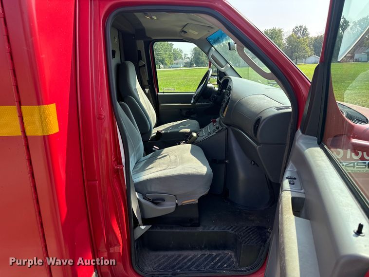 image for item OF9985 2006 Ford  E450 Super Duty ambulance