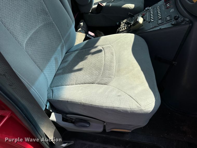 image for item OF9985 2006 Ford  E450 Super Duty ambulance