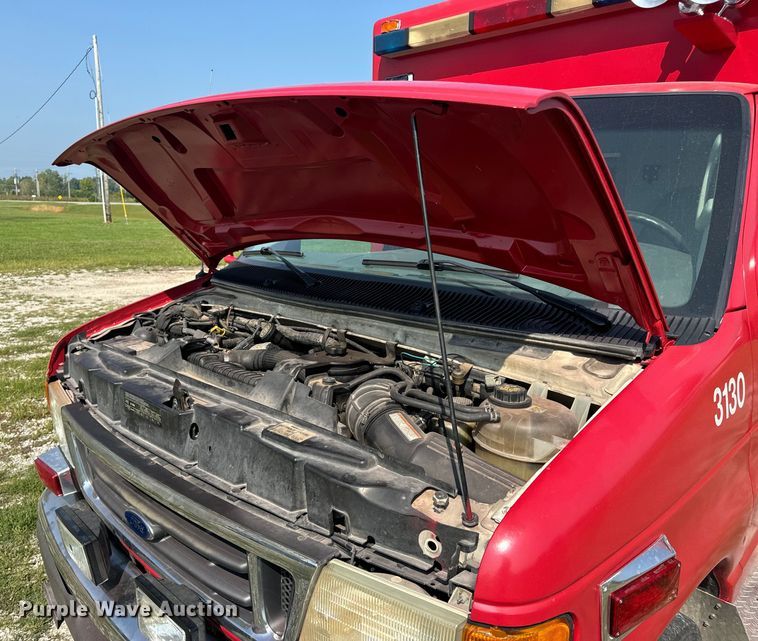 image for item OF9985 2006 Ford  E450 Super Duty ambulance