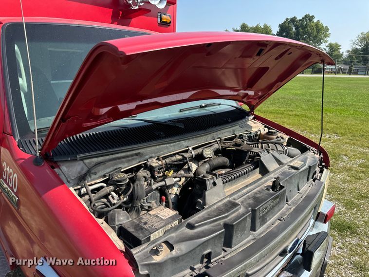 image for item OF9985 2006 Ford  E450 Super Duty ambulance