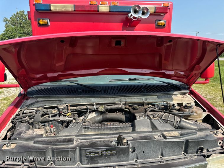 image for item OF9985 2006 Ford  E450 Super Duty ambulance