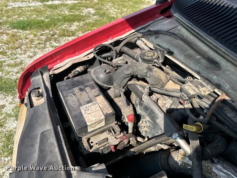 image for item OF9985 2006 Ford  E450 Super Duty ambulance