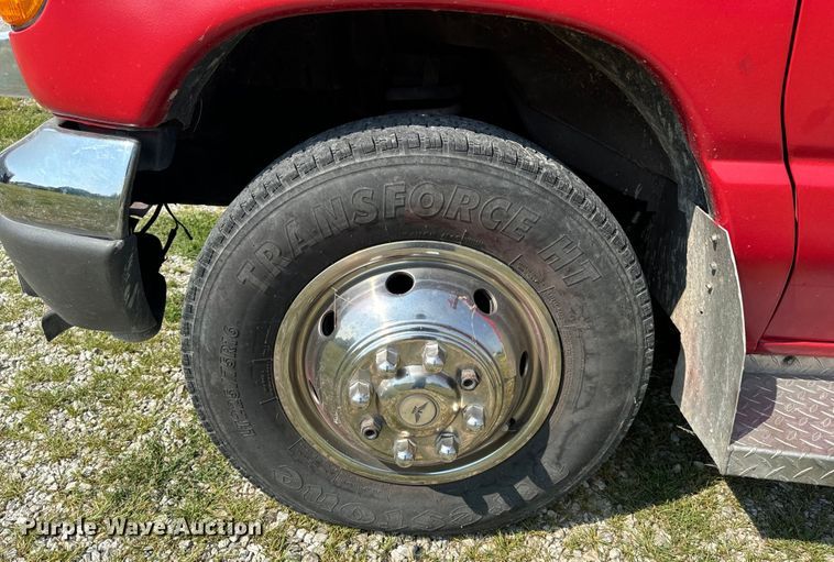 image for item OF9985 2006 Ford  E450 Super Duty ambulance