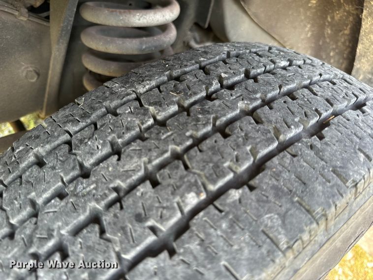 image for item OF9985 2006 Ford  E450 Super Duty ambulance