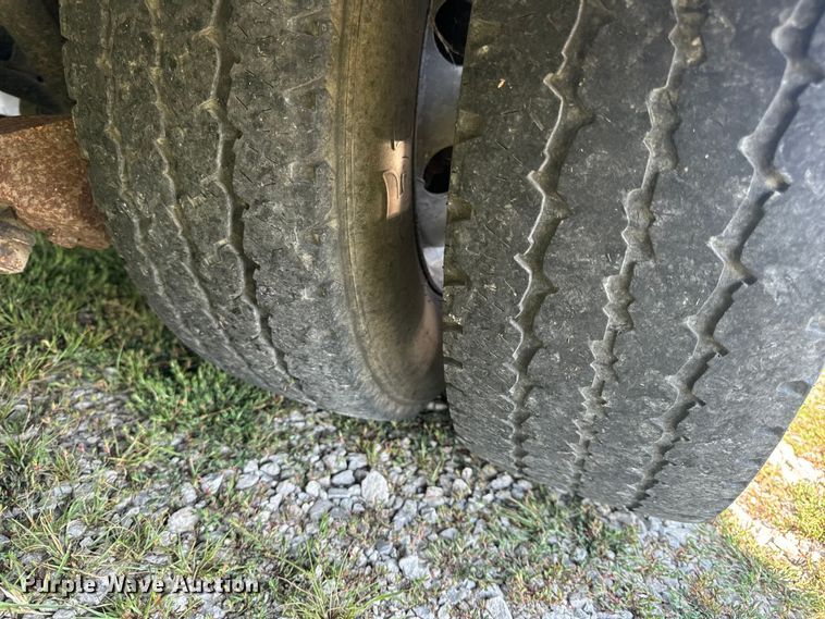 image for item OF9985 2006 Ford  E450 Super Duty ambulance