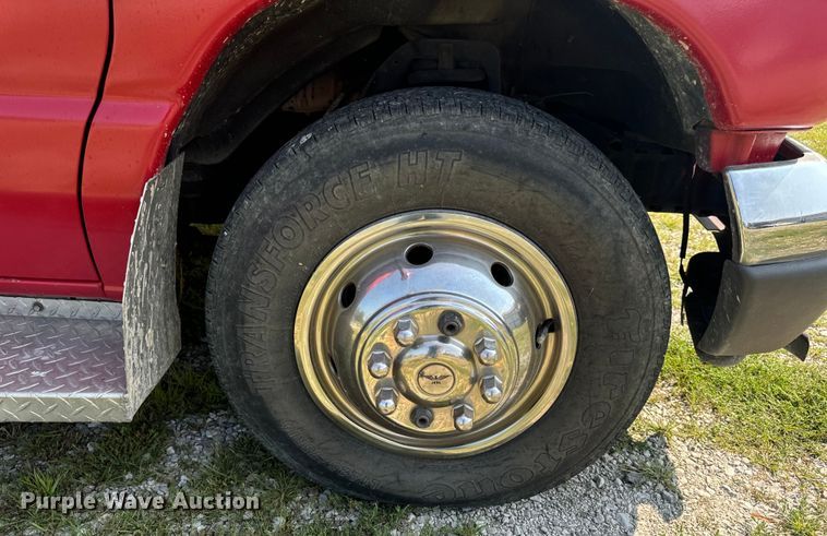 image for item OF9985 2006 Ford  E450 Super Duty ambulance