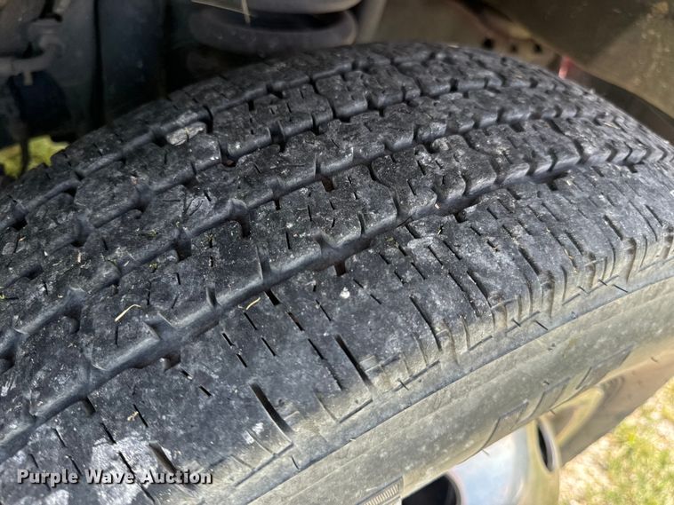 image for item OF9985 2006 Ford  E450 Super Duty ambulance