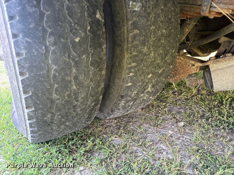 image for item OF9985 2006 Ford  E450 Super Duty ambulance