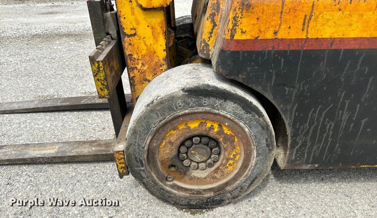 image for item OG9573 Hyster  forklift