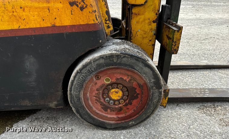 image for item OG9573 Hyster  forklift