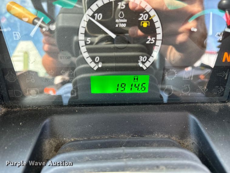 image for item OG9648 2014 John Deere  6105D tractor