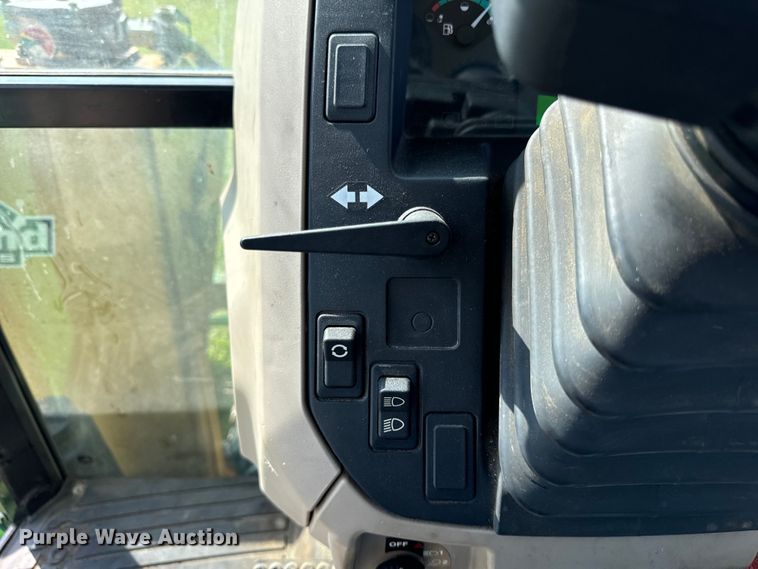 image for item OG9648 2014 John Deere  6105D tractor