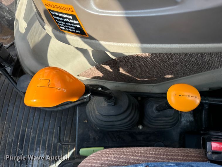 image for item OG9648 2014 John Deere  6105D tractor