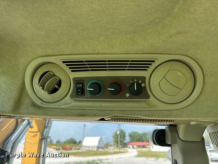 image for item OG9648 2014 John Deere  6105D tractor