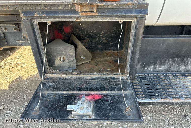 image for item OM9648 2000 GMC C6500 dump flatbed truck