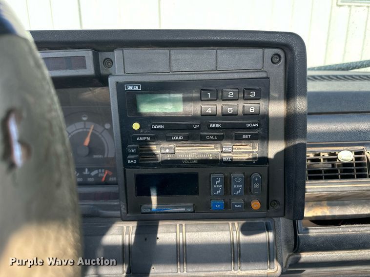 image for item OM9648 2000 GMC C6500 dump flatbed truck