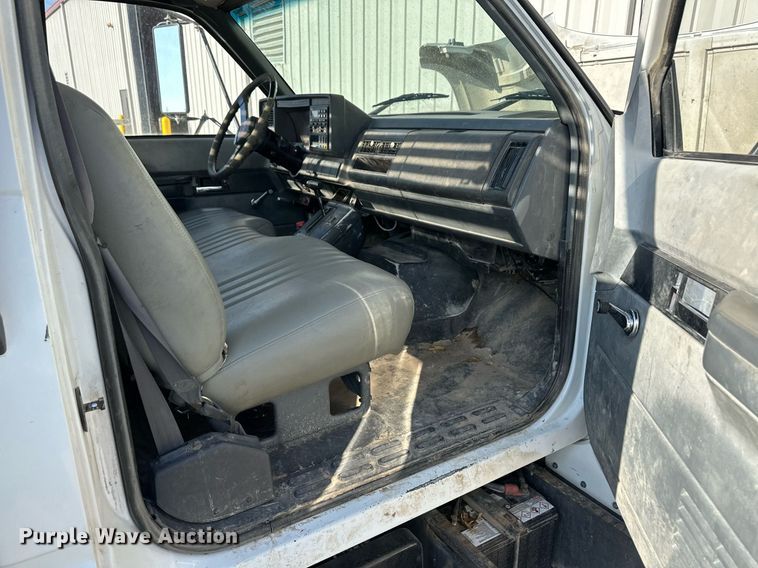 image for item OM9648 2000 GMC C6500 dump flatbed truck