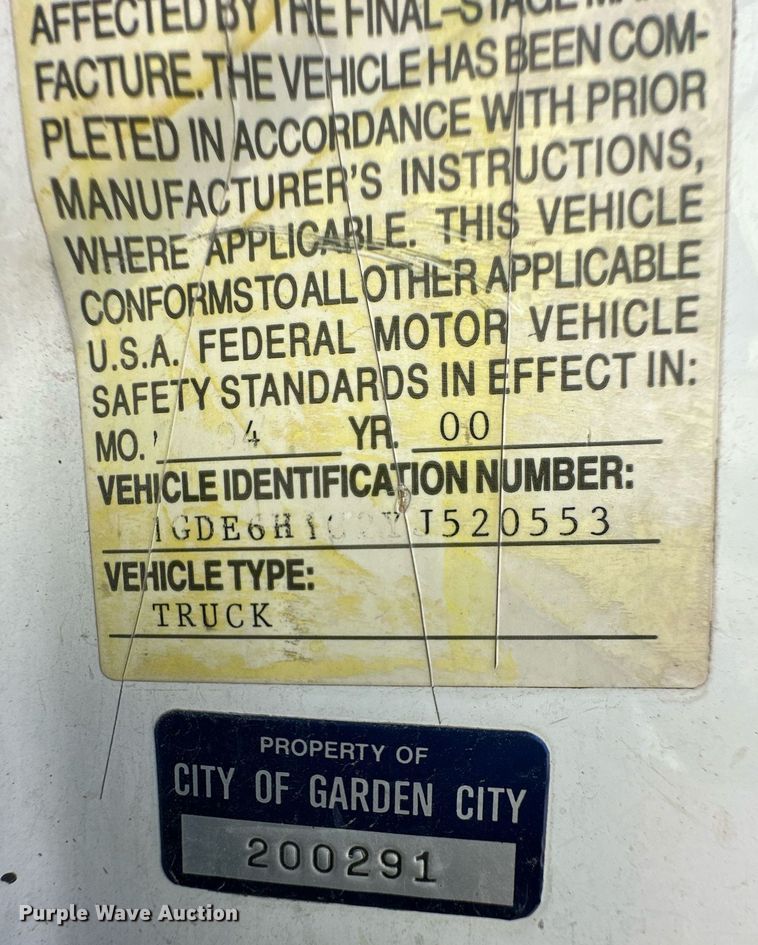 image for item OM9648 2000 GMC C6500 dump flatbed truck