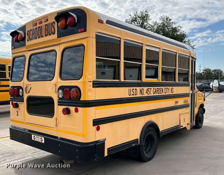 image for item OM9650 2006 Ford F450 Super Duty school bus