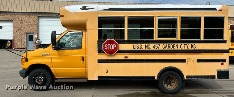 image for item OM9650 2006 Ford F450 Super Duty school bus