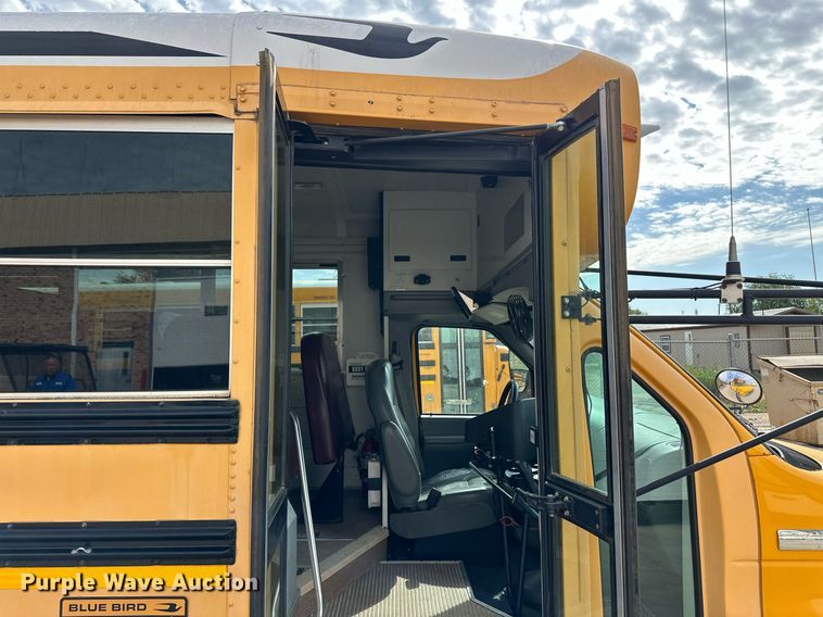 image for item OM9650 2006 Ford F450 Super Duty school bus