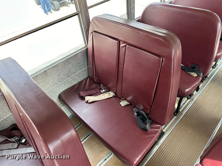 image for item OM9650 2006 Ford F450 Super Duty school bus