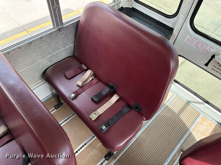 image for item OM9650 2006 Ford F450 Super Duty school bus