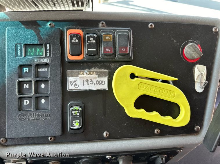 image for item OM9654 2008 Blue Bird All American school bus