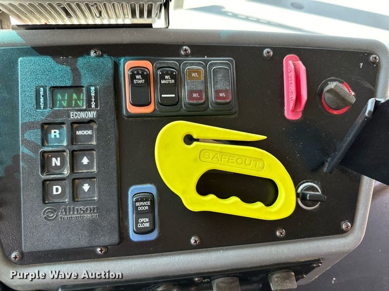 image for item OM9655 2008 Blue Bird All American school bus