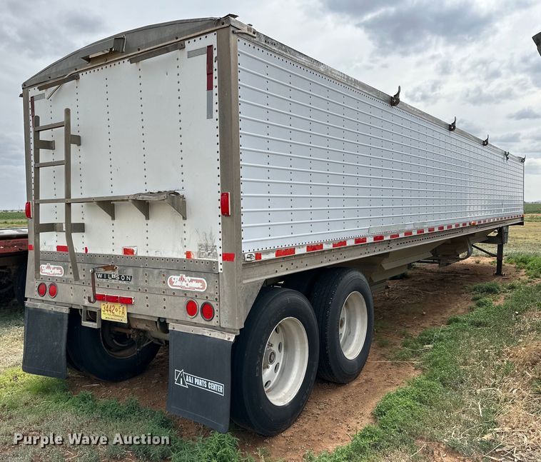 image for item DK6879 1994 Wilson DWH-200 grain trailer