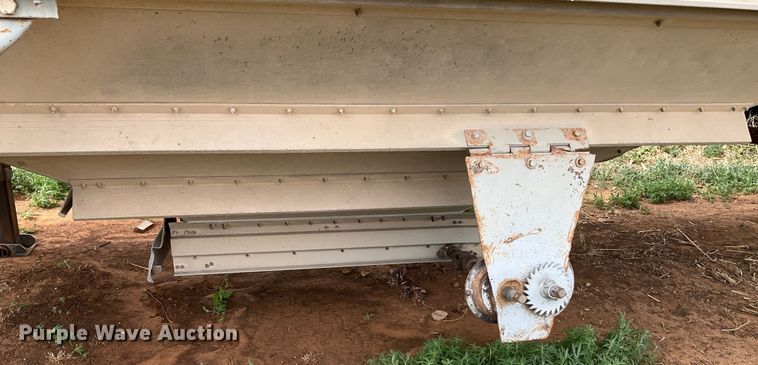 image for item DK6879 1994 Wilson DWH-200 grain trailer