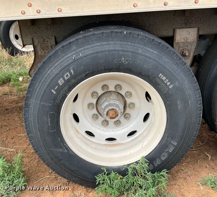 image for item DK6879 1994 Wilson DWH-200 grain trailer