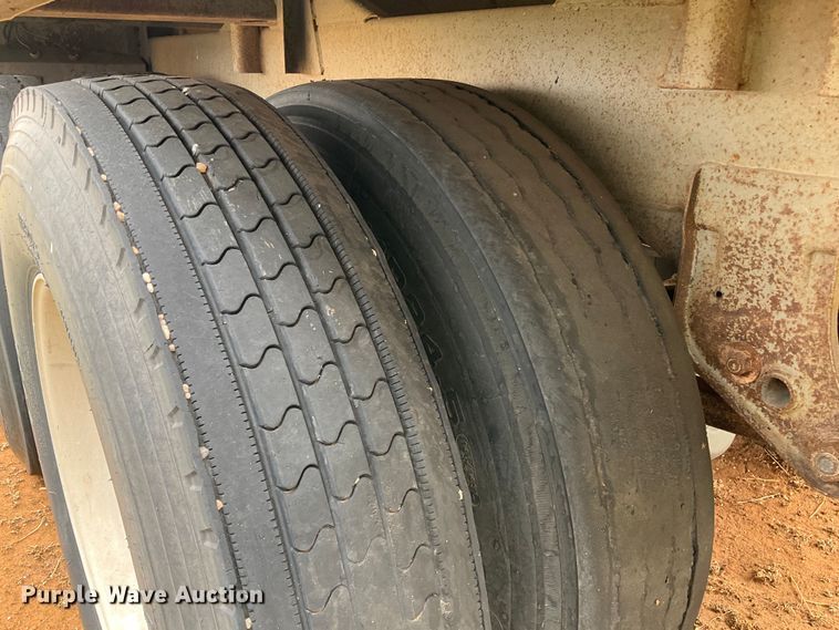 image for item DK6879 1994 Wilson DWH-200 grain trailer