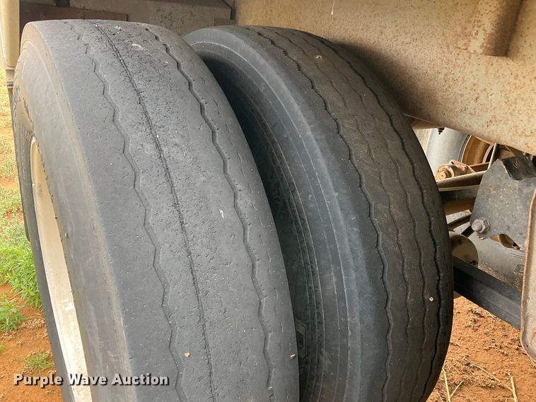 image for item DK6879 1994 Wilson DWH-200 grain trailer