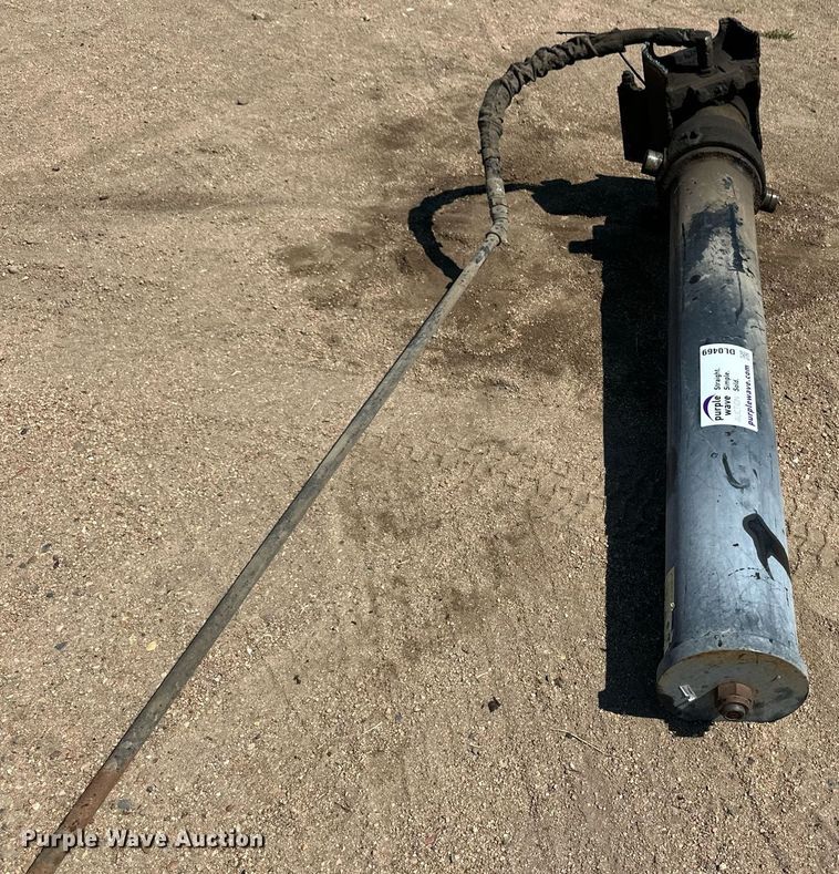 image for item DL0469 Hydraulic ram